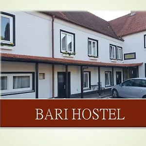Baarii - Hostel